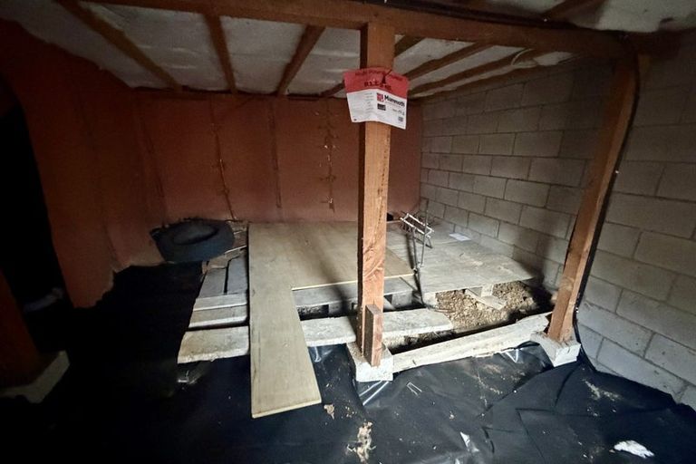 Photo of property in 1/23 Lake Road, Northcote, Auckland, 0627