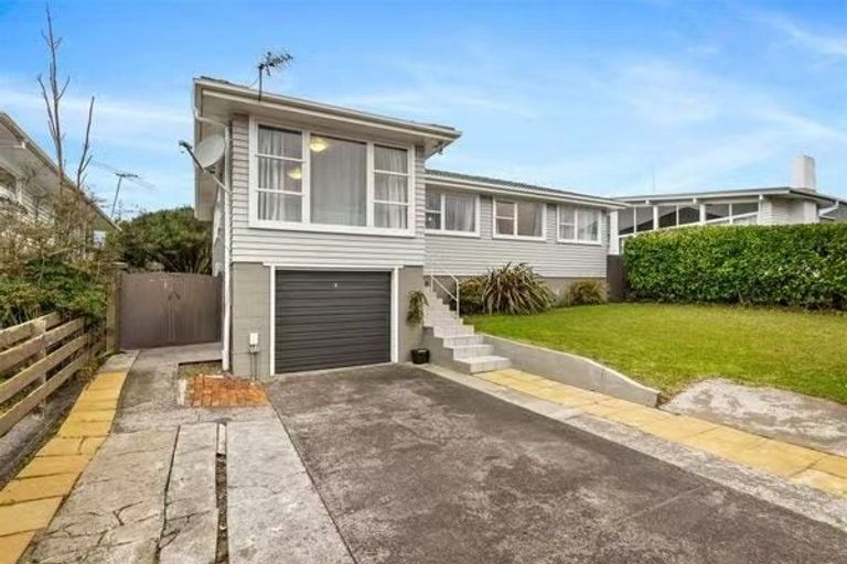 Photo of property in 24 Laura Street, Kelston, Auckland, 0602