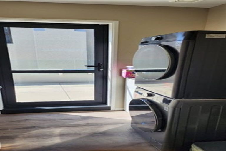 Photo of property in 2/29 May Street, Mount Maunganui, 3116