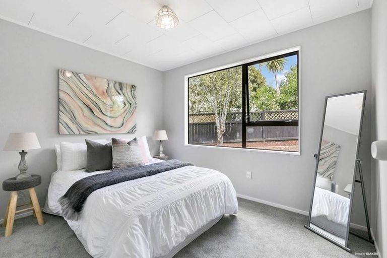 Photo of property in 9 Elizabeth Drive, West Harbour, Auckland, 0618