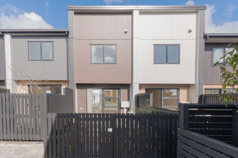 Photo of property in 3/474 West Coast Road, Glen Eden, Auckland, 0602