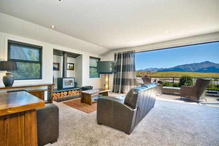 Photo of property in 33 Rannoch Drive, Jacks Point, Queenstown, 9371