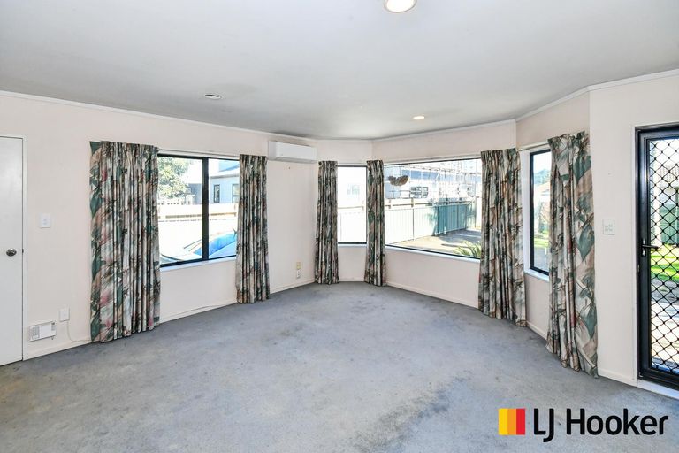 Photo of property in 45 Clevedon Road, Papakura, 2110