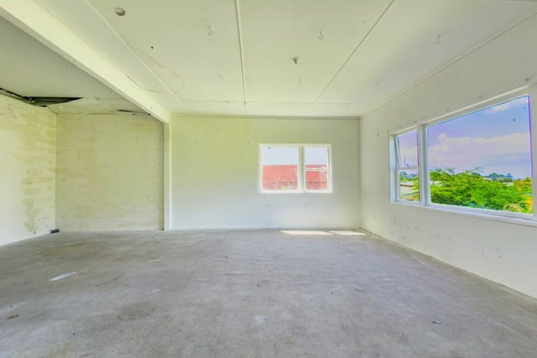 Photo of property in 305 Don Buck Road, Massey, Auckland, 0614