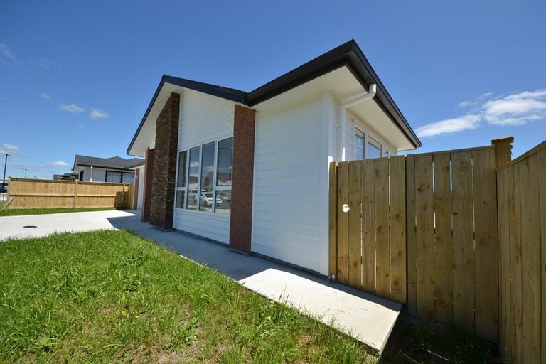 Photo of property in 32 Johns Creek Crescent, Silverdale, 0932