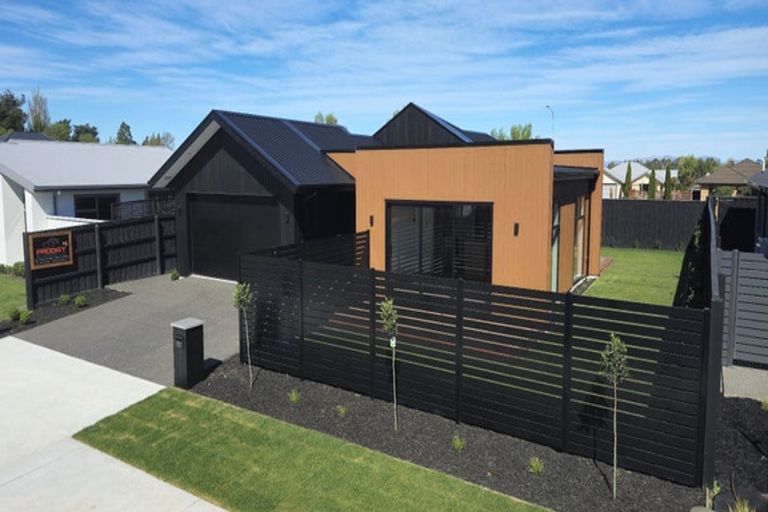 Photo of property in 10 Inch Crescent, Rangiora, 7400