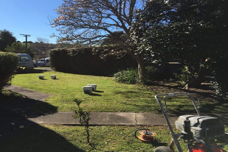 Photo of property in 77 Tahapa Crescent, Meadowbank, Auckland, 1072