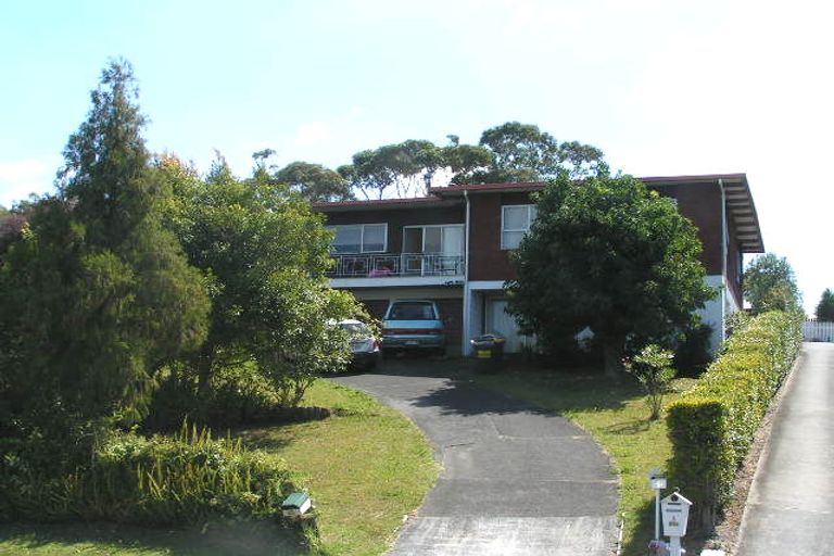 Photo of property in 28 Ravenwood Drive, Forrest Hill, Auckland, 0620