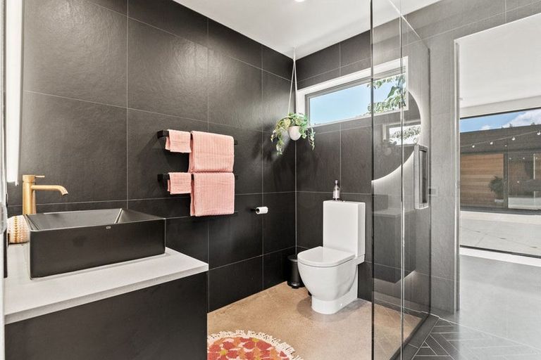 Photo of property in 1 Larkins Way, Arthurs Point, Queenstown, 9371