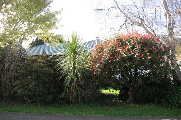 Photo of property in 5 Wood Street, Wainuiomata, Lower Hutt, 5014