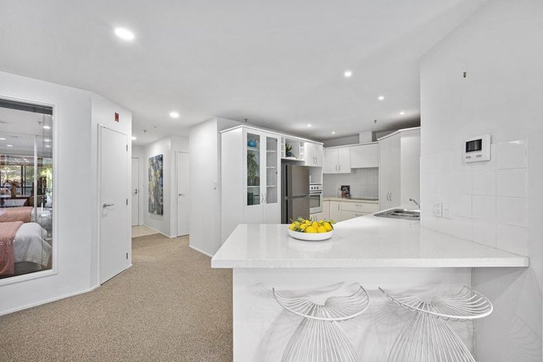 Photo of property in 1c/175 Hurstmere Road, Takapuna, Auckland, 0622