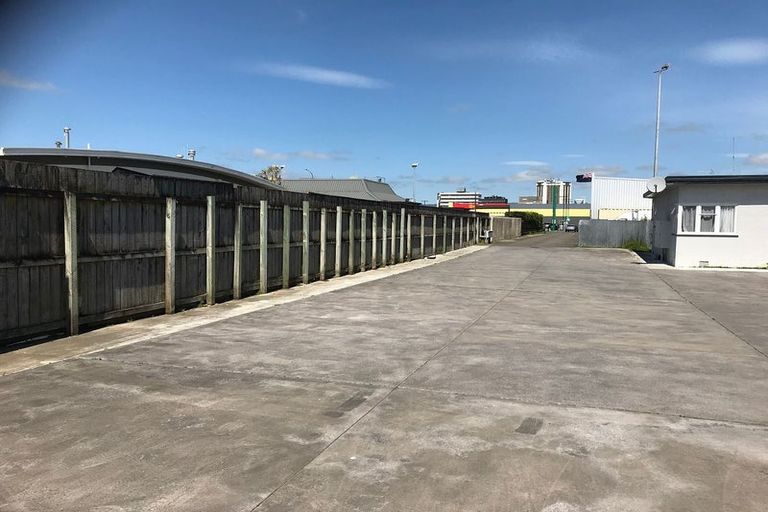 Photo of property in 229 Featherston Street, Palmerston North, 4410