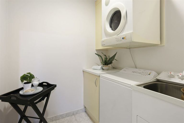 Photo of property in 5a/173 Hurstmere Road, Takapuna, Auckland, 0622