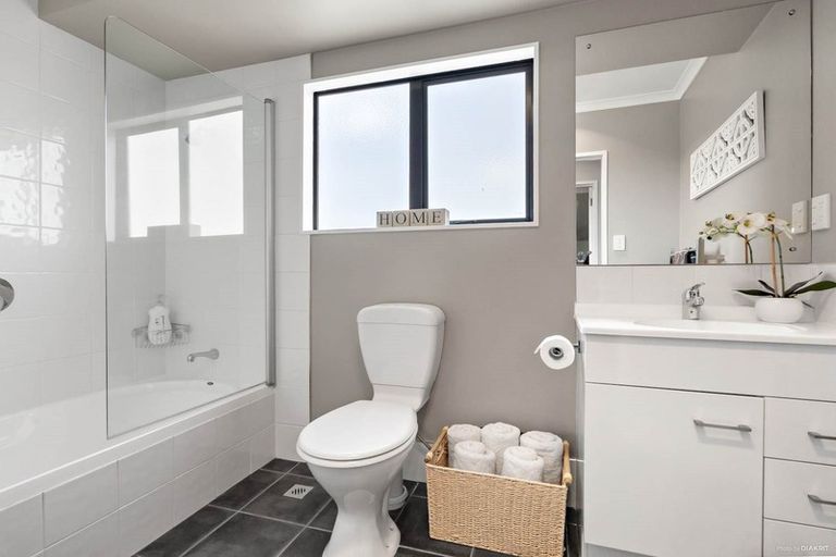 Photo of property in 6 Derg Place, East Tamaki, Auckland, 2013