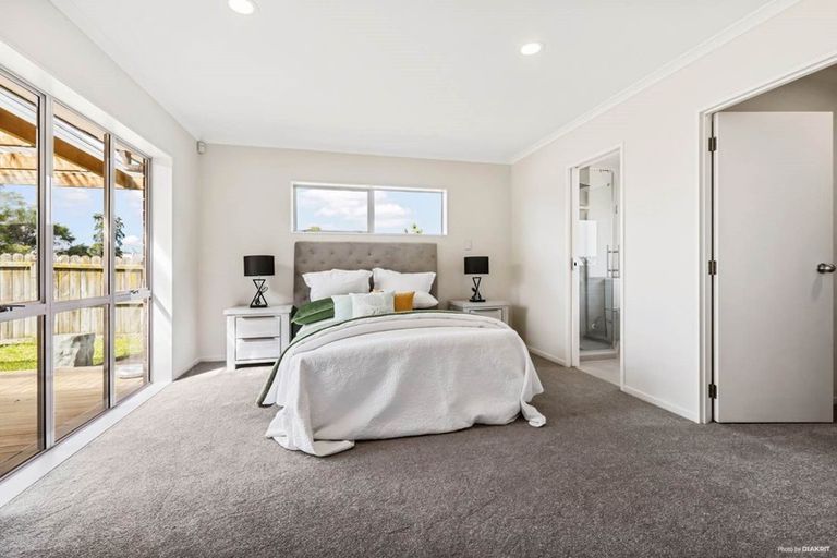 Photo of property in 11 Corfield Way, Burswood, Auckland, 2013