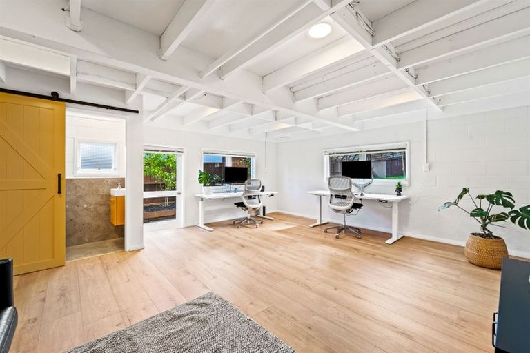 Photo of property in 70 Blakeborough Drive, Forrest Hill, Auckland, 0620