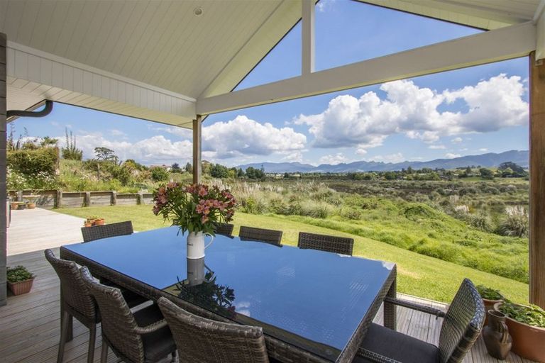 Photo of property in 13 Riverside Place, Katikati, 3129