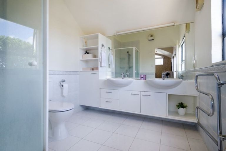 Photo of property in 23 Connemara Court, West Harbour, Auckland, 0618