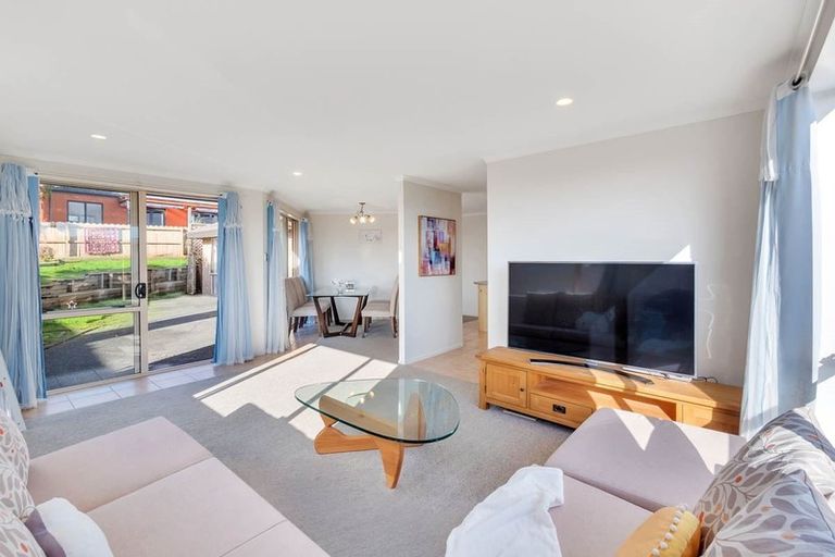 Photo of property in 20 View Ridge Drive, Ranui, Auckland, 0612