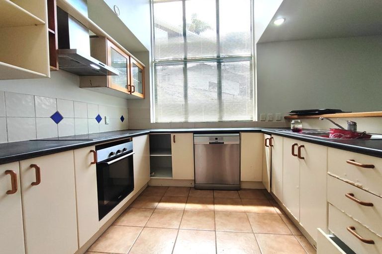 Photo of property in 631a Glenfield Road, Totara Vale, Auckland, 0629