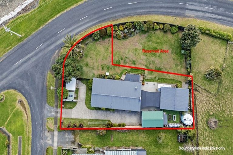 Photo of property in 2 Karaka Road, Kawakawa Bay, Papakura, 2585