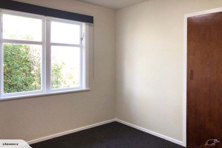 Photo of property in 5 Archbold Street, Newlands, Wellington, 6037
