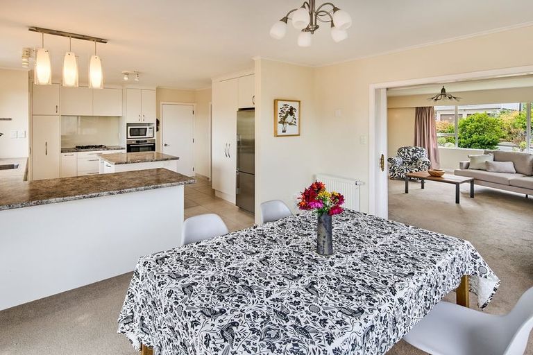 Photo of property in 14 Ardal Grove, Tirohanga, Lower Hutt, 5010