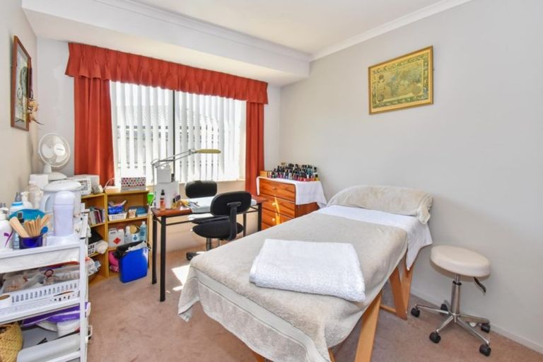 Photo of property in 7 Beverage Place, Rosehill, Papakura, 2113