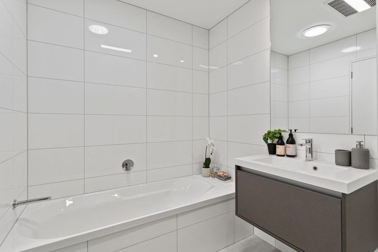 Photo of property in 38 Gosper Road, Takanini, 2112