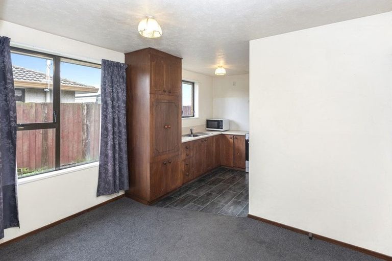 Photo of property in 2/2 Mchaffies Place, Wainoni, Christchurch, 8061