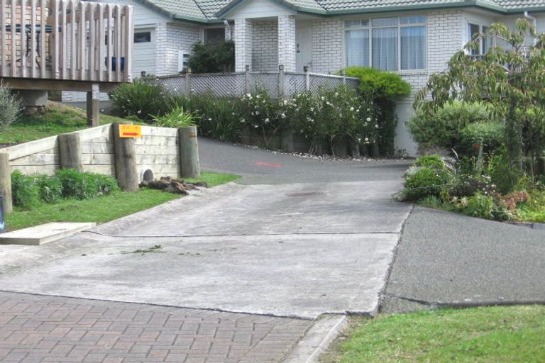 Photo of property in 35 Regents Park Place, Westgate, Auckland, 0614