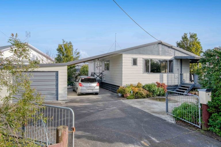 Photo of property in 6 Parakai Avenue, Parakai, 0830