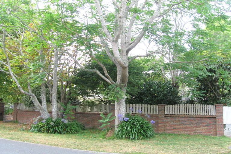 Photo of property in 27 Barton Road, Heretaunga, Upper Hutt, 5018