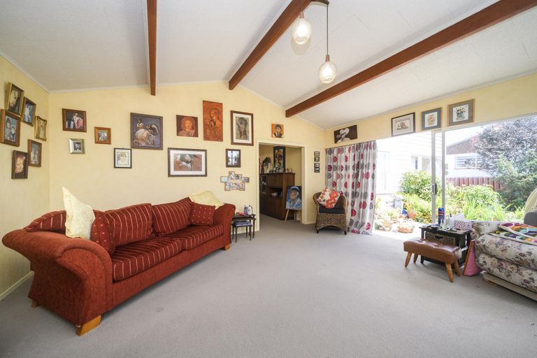 Photo of property in 17 Rennie Avenue, Milson, Palmerston North, 4414