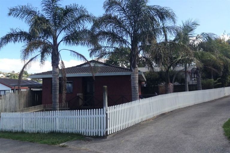 Photo of property in 1/109 Athena Drive, Totara Vale, Auckland, 0629