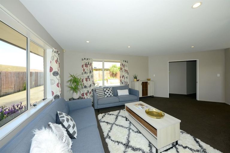 Photo of property in 2/10 Thistledown Place, Woolston, Christchurch, 8062