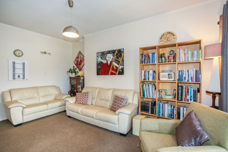 Photo of property in 2/101a Clevedon Road, Papakura, 2110