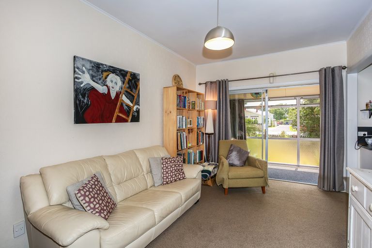 Photo of property in 2/101a Clevedon Road, Papakura, 2110