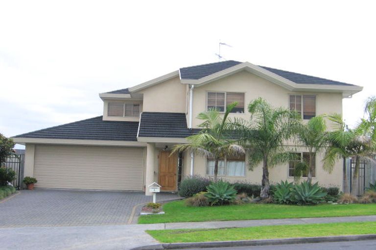 Photo of property in 4 Pelargonium Terrace, Goodwood Heights, Auckland, 2105