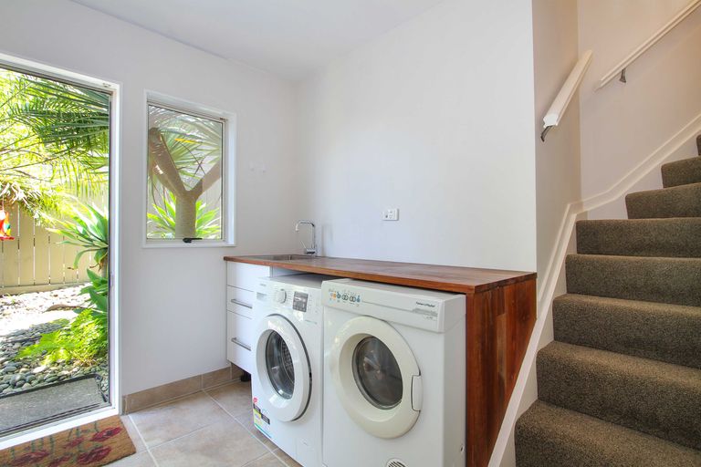 Photo of property in 1/272 Glamorgan Drive, Northcross, Auckland, 0630