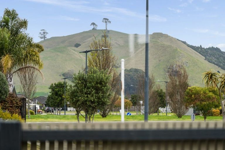 Photo of property in 17 Rainey Crescent, Papamoa Beach, Papamoa, 3118