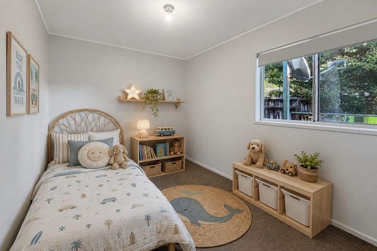 Photo of property in 19 Morriggia Place, Bayview, Auckland, 0629