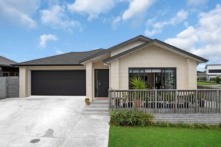 Photo of property in 2 Raymond Grace Avenue, Huapai, Kumeu, 0810