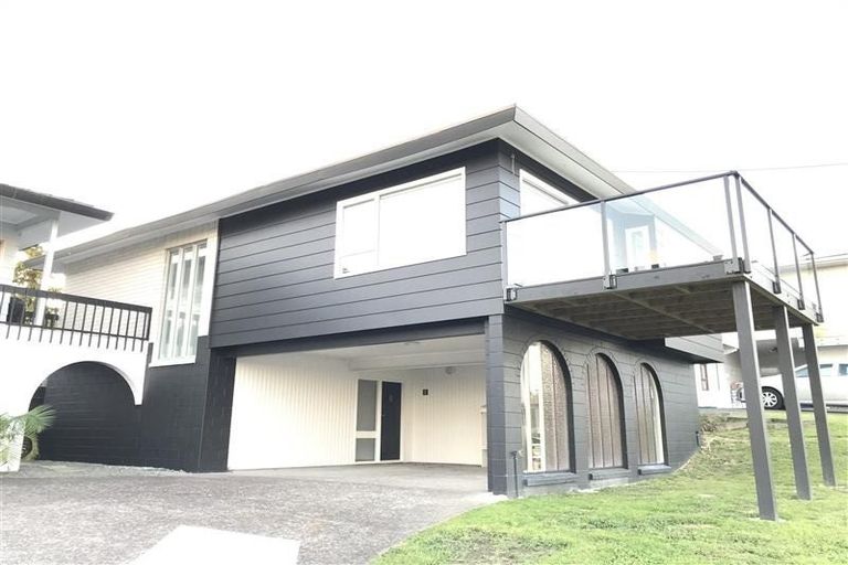 Photo of property in 1/50 Seaview Road, Castor Bay, Auckland, 0620