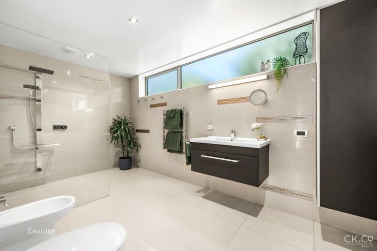 Photo of property in 11 Parkwood Grove, Trentham, Upper Hutt, 5018