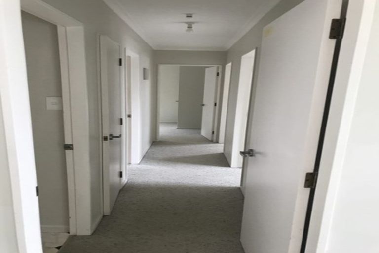 Photo of property in 10a Ted Gilberd Place, Newlands, Wellington, 6037