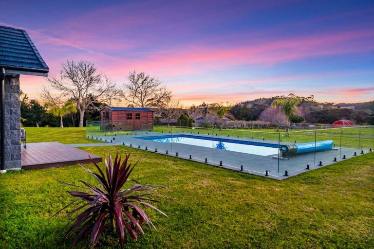 Photo of property in 1 Kaituhi Lane, Coatesville, 0793