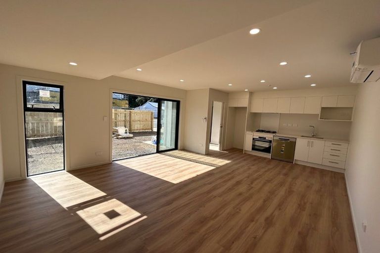 Photo of property in 6d Grays Road, Plimmerton, Porirua, 5026