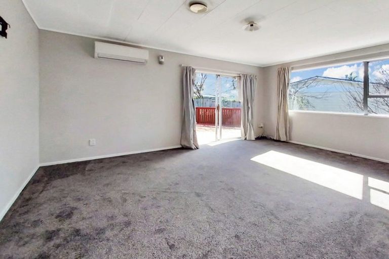 Photo of property in 18 Solar Road, Glen Eden, Auckland, 0602