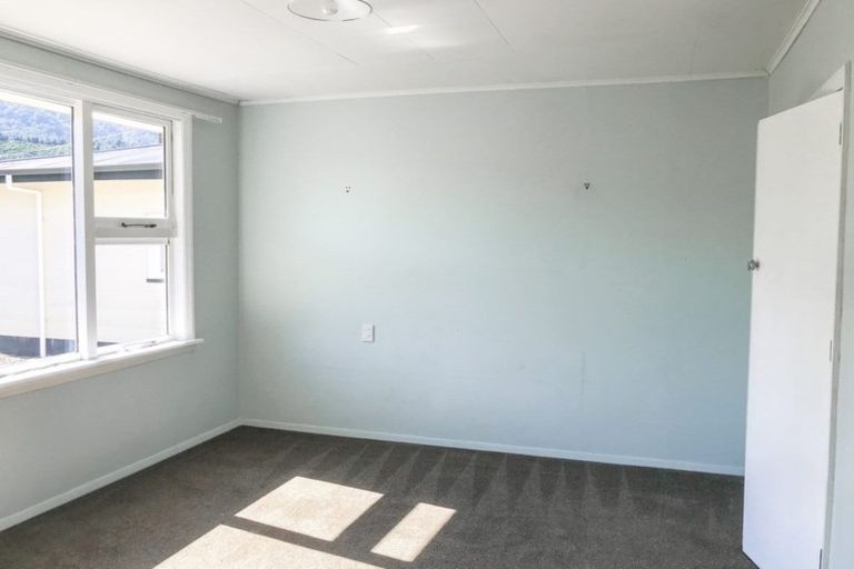 Photo of property in 30b York Street, Picton, 7220